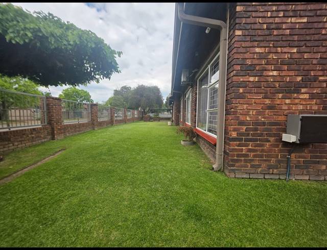 4 BEDROOM HOUSE FOR SALE IN VANDERBIJLPARK SW 2